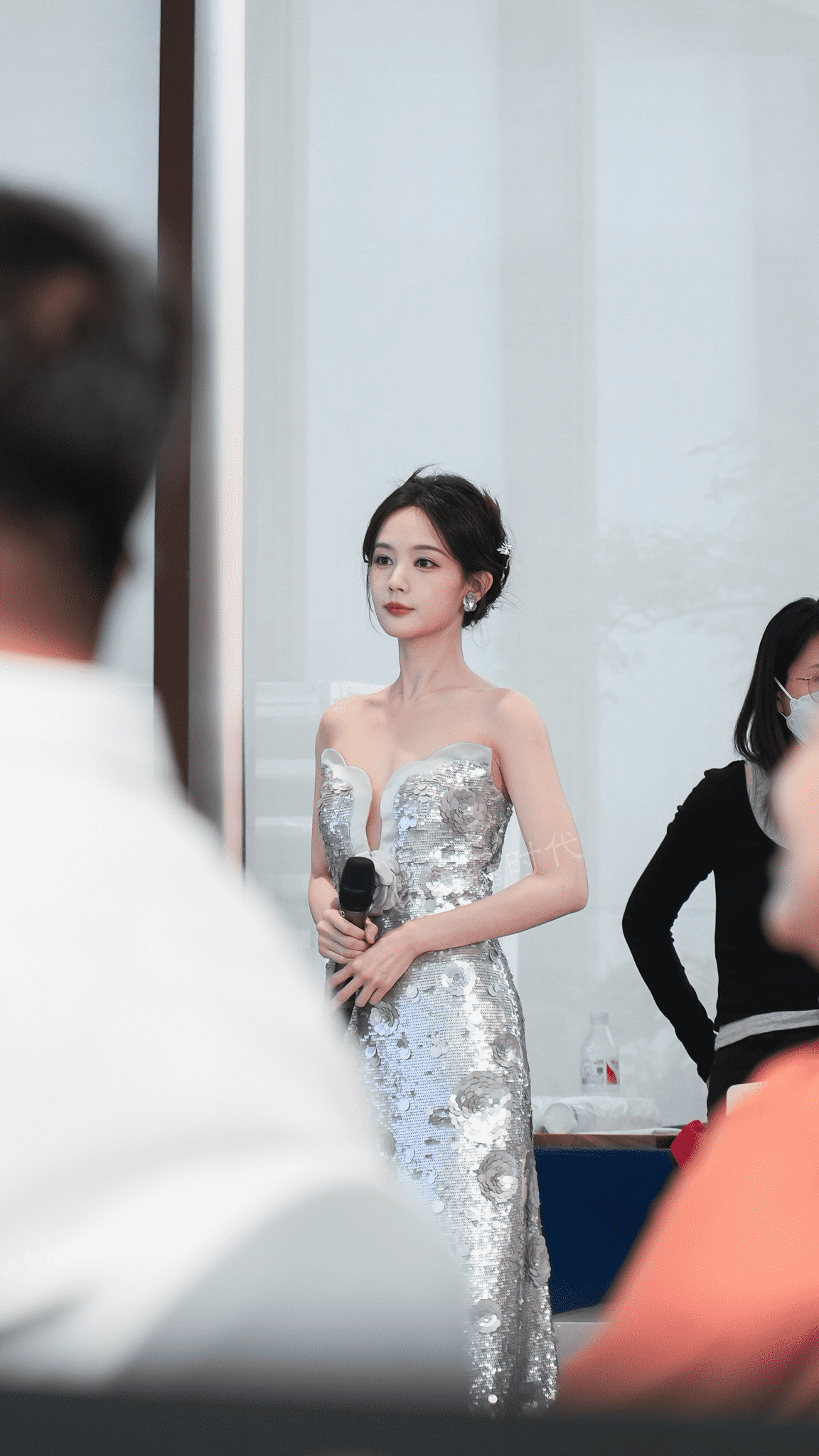 显示屏：专业监控屏幕